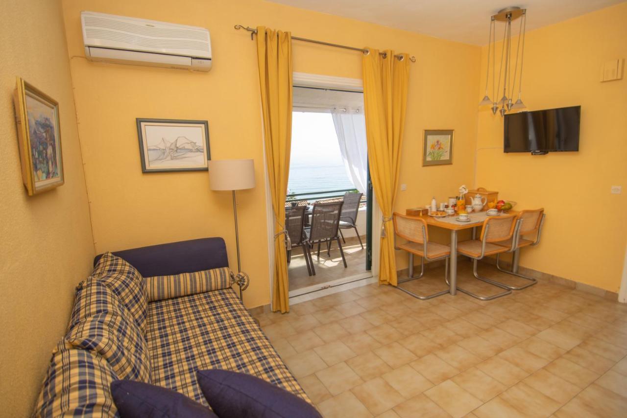 Alexandras On The Beach And Pool Apt 글리파다 외부 사진