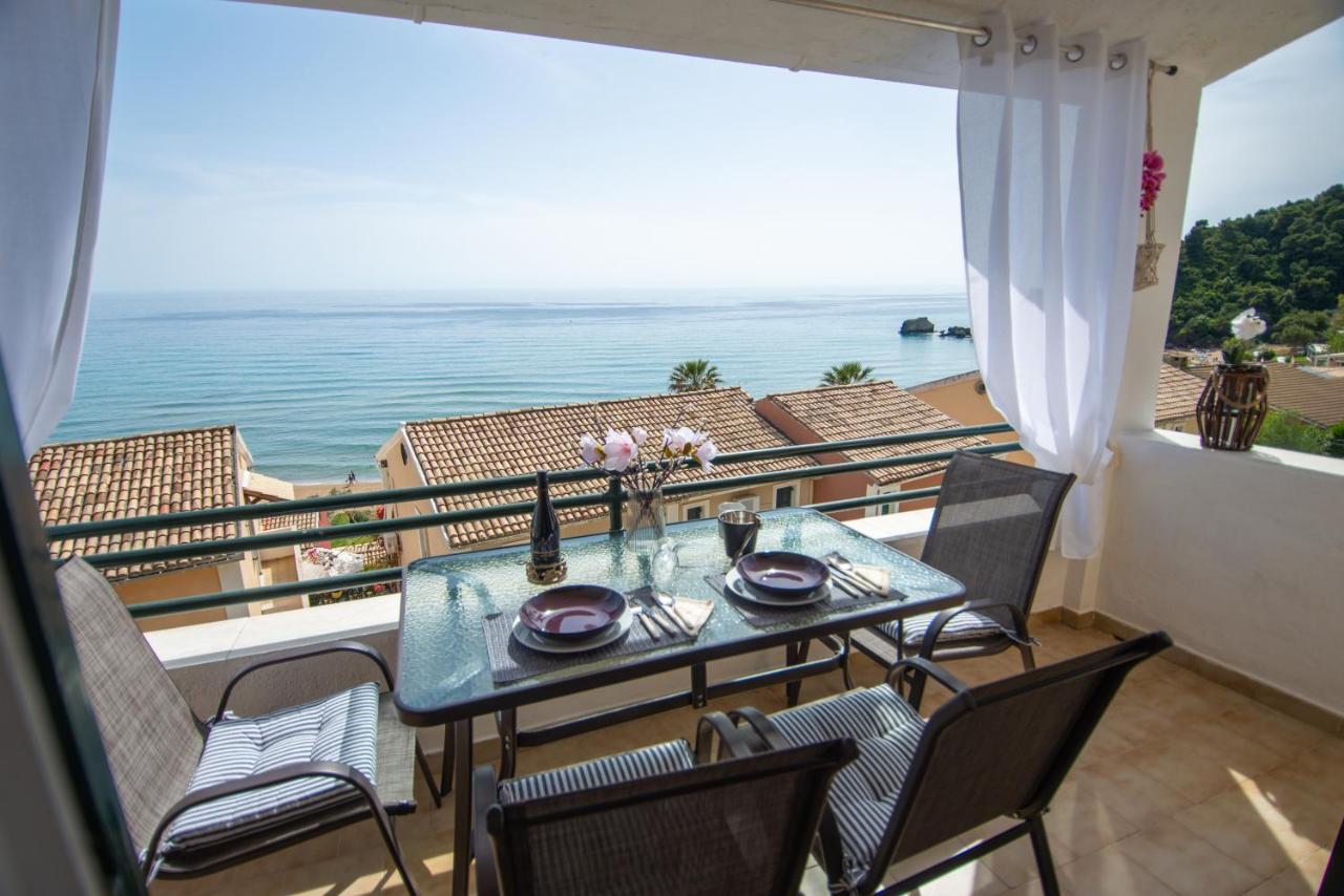 Alexandras On The Beach And Pool Apt 글리파다 외부 사진