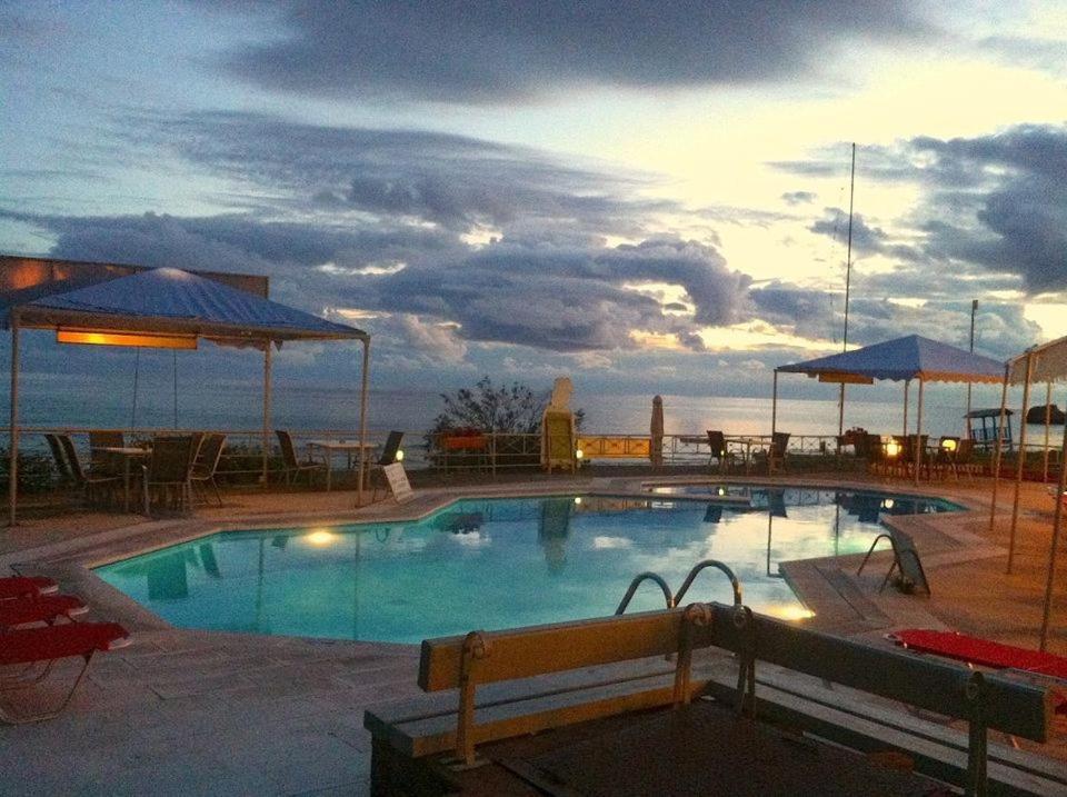 Alexandras On The Beach And Pool Apt 글리파다 외부 사진