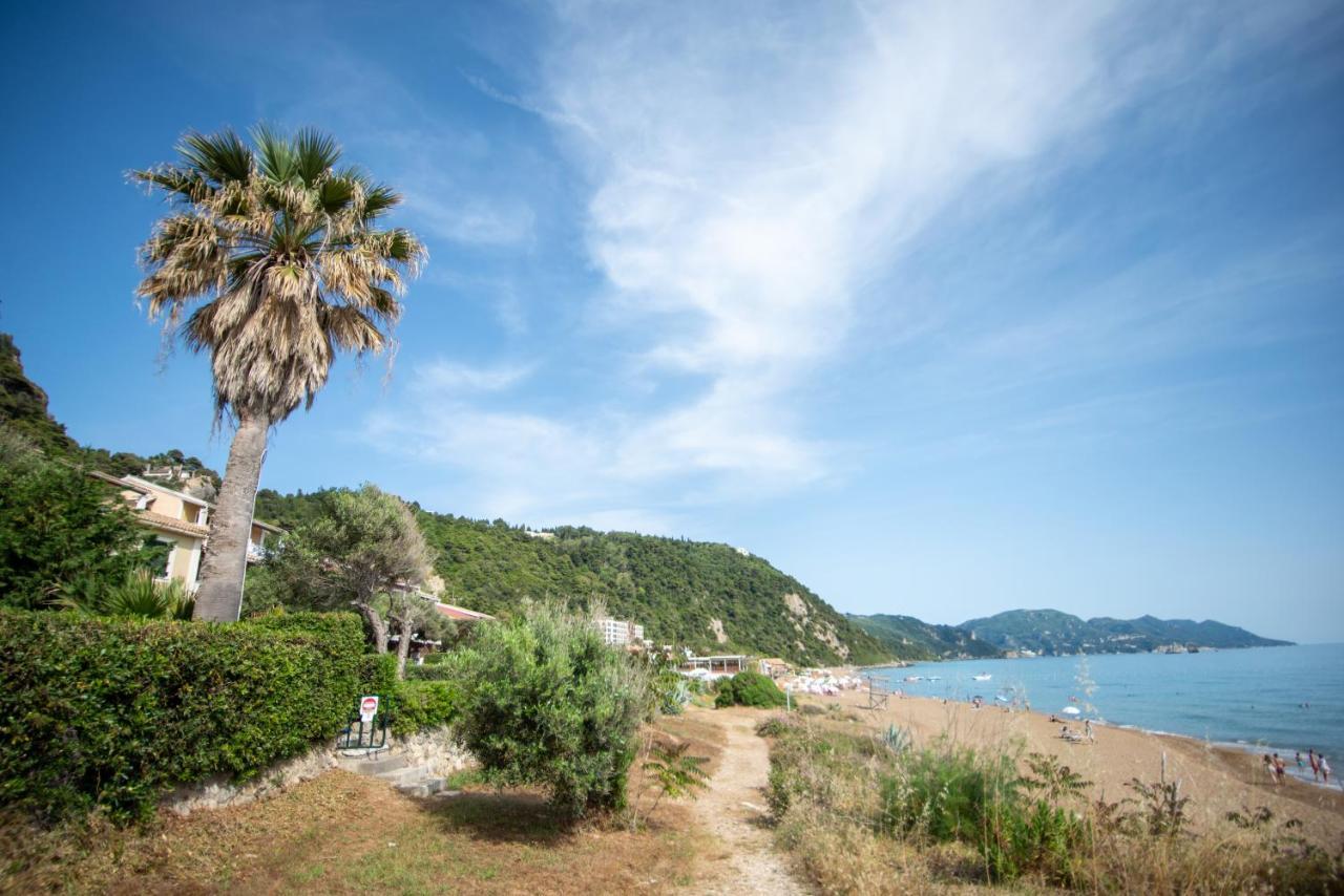 Alexandras On The Beach And Pool Apt 글리파다 외부 사진